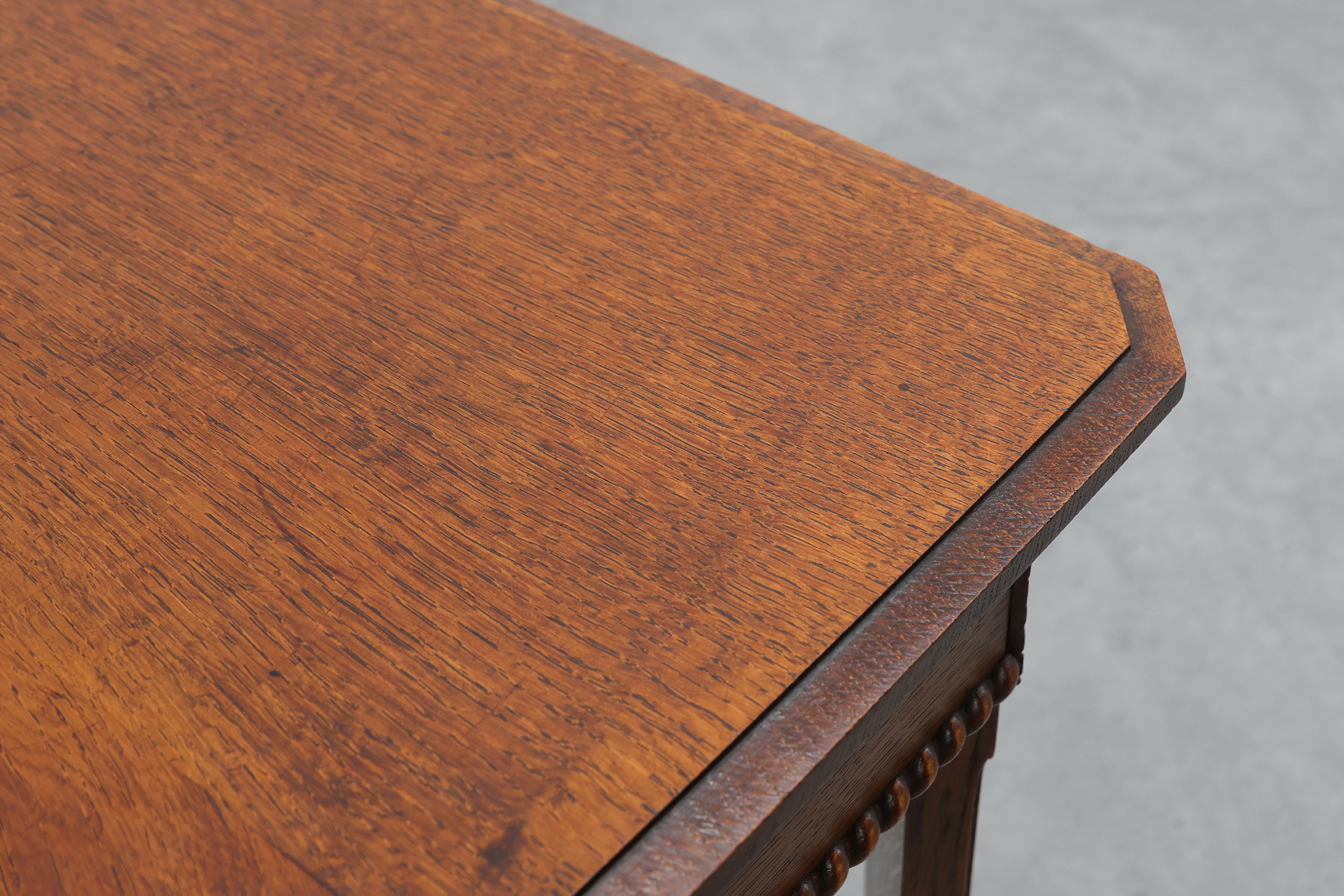 French Art Deco Side Table with Fluted Legs, Carved Frieze and X-Stretcher, 1920sthumbnail